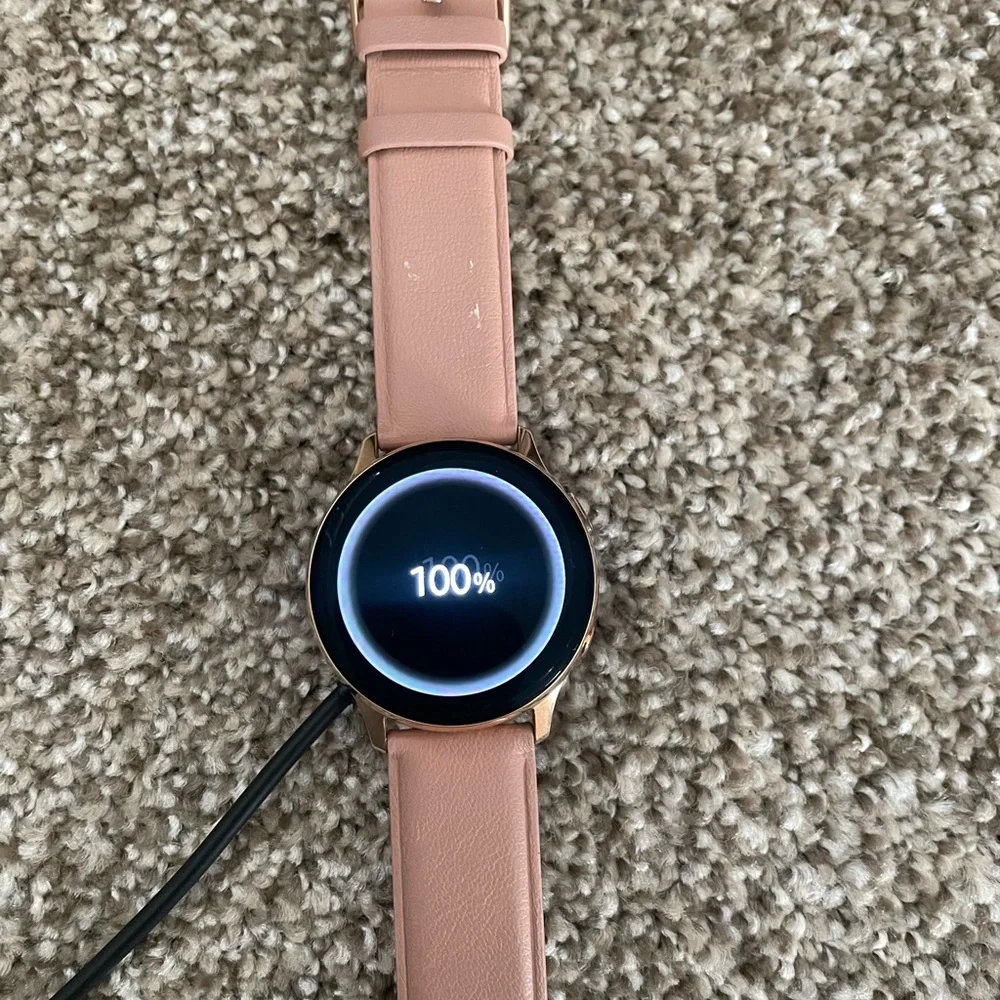 Samsung Galaxy Watch Active 2 with accessories - Picture 2 of 8